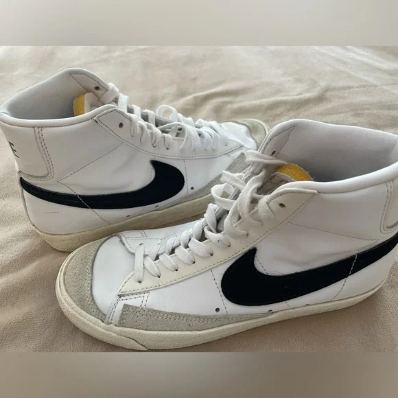 Nike Blazers - Picture 6 of 8